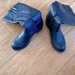 Worn once.  Side zipper that works!!! Black.